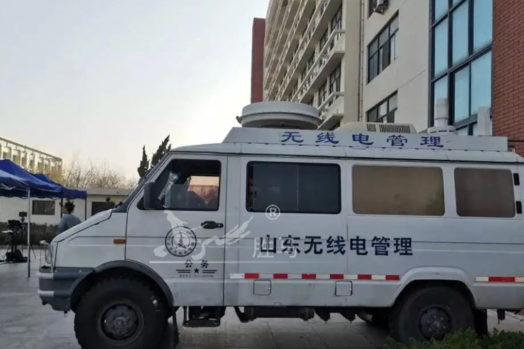 车载频率干扰仪的天线为了隐蔽能不能安装在车厢内部？