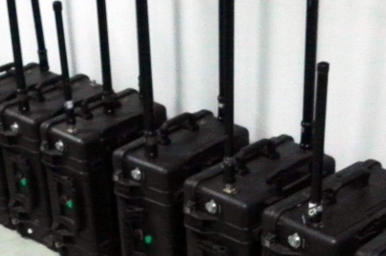 把2台手机信号干扰器放在一起同时开机，效果能不能翻倍？(图1)