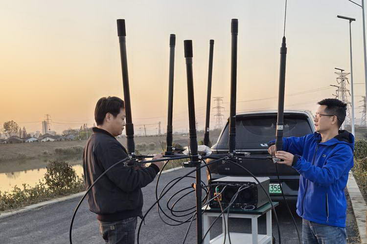 使用定向天线的频率干扰仪比使用全向天线的强在哪儿？(图1)