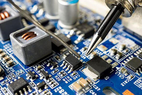 数字频率干扰仪与遥控炸弹之间的关系